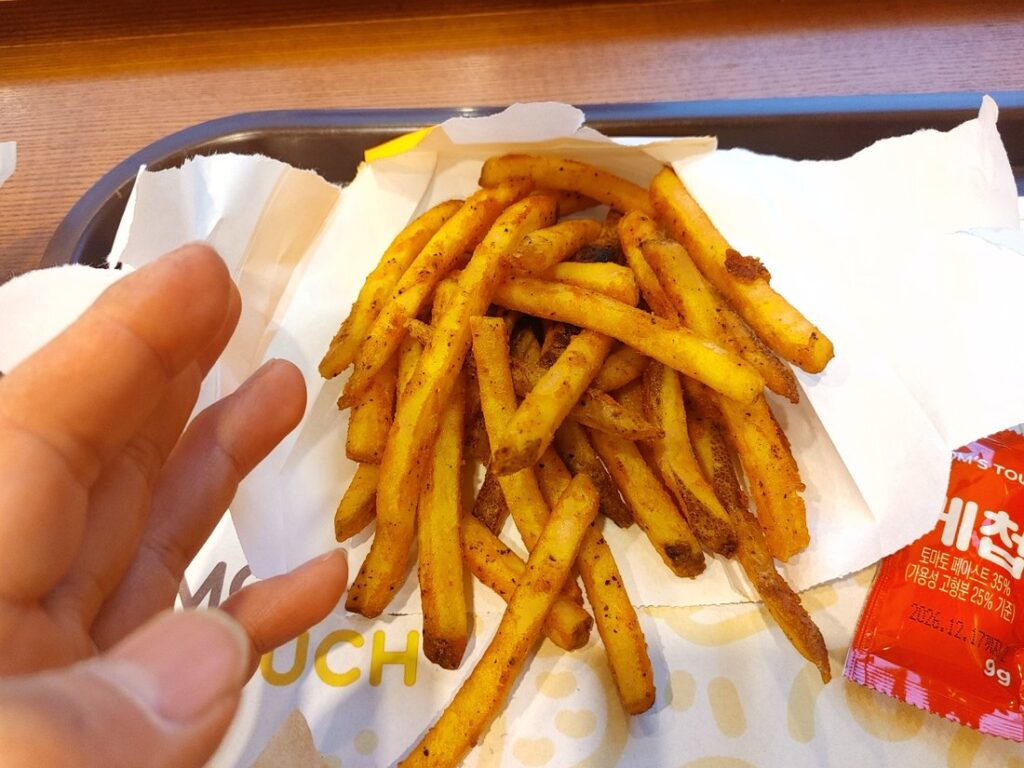 Seasoned fries from Mom’s Touch in Seoul Korea

