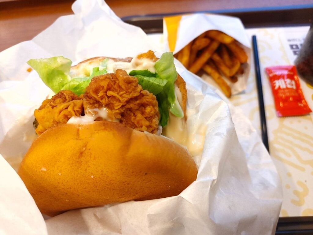 Mom’s Touch thigh burger set meal in Seoul Korea