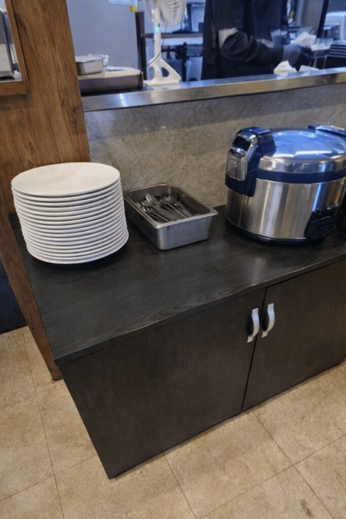 rice and plate station for bibimbap at korean buffet jeonju bapcha jongno