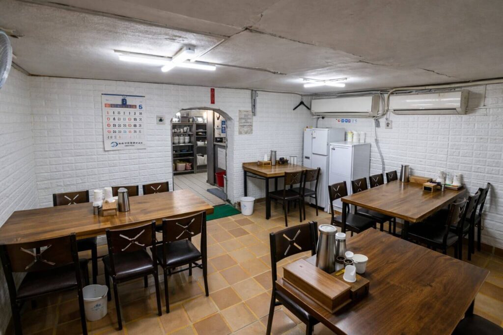 Interior of Yangji Restaurant dining area in Jongno