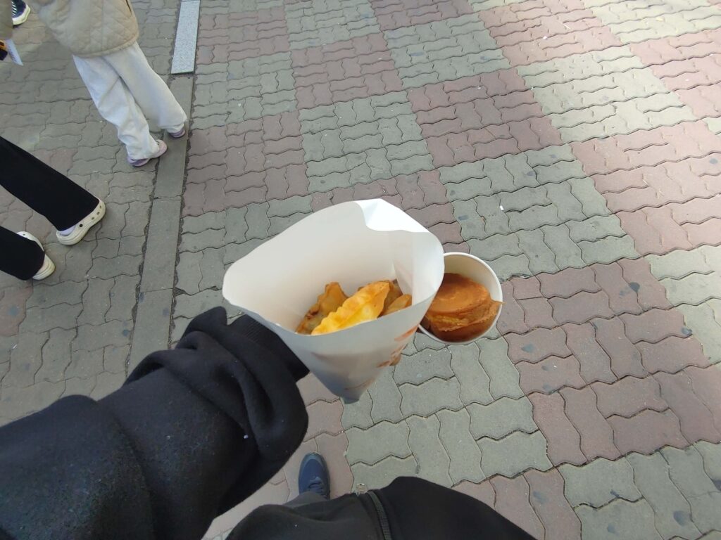 Korean bungeoppang and egg bread street snacks in Jongno Seoul