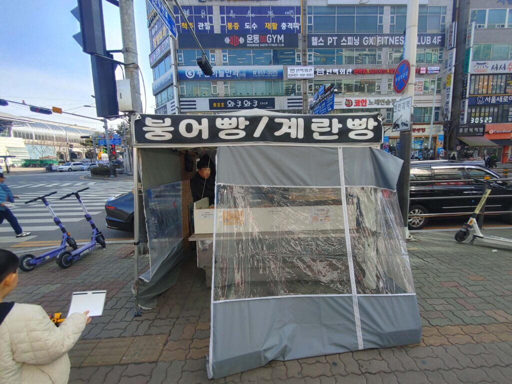 Local bungeoppang and egg bread street stall in Jongno Seoul