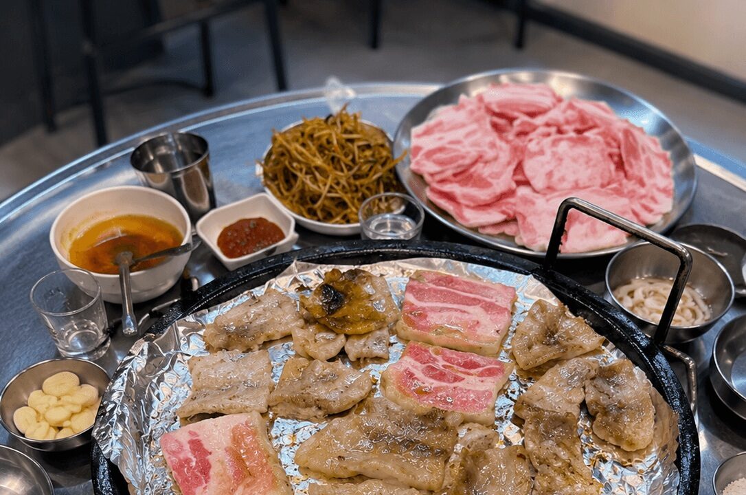 Korean samgyeopsal BBQ table at Hando restaurant in Jongno Seoul