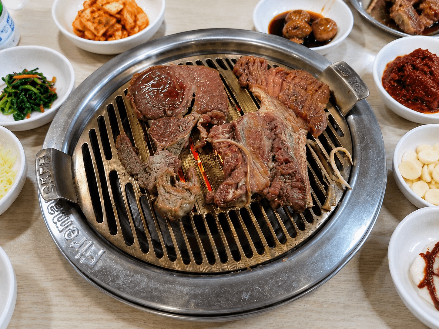 Grilled marinated galbi at Meoksoe Korean BBQ restaurant near Dongdaemun in Seoul, served with traditional Korean side dishes.