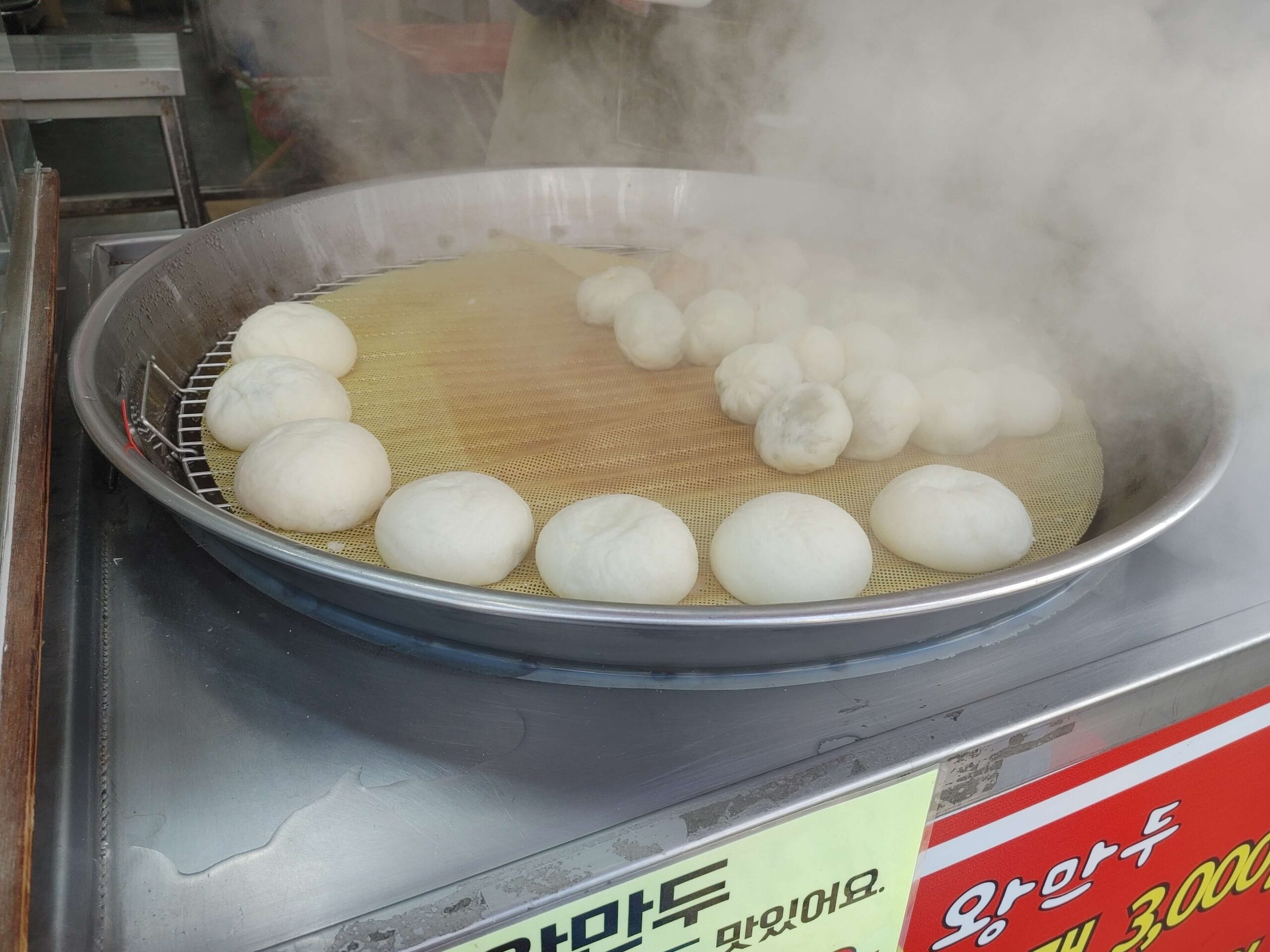 Steaming wang mandu dumplings in Jongno Seoul Korean street food