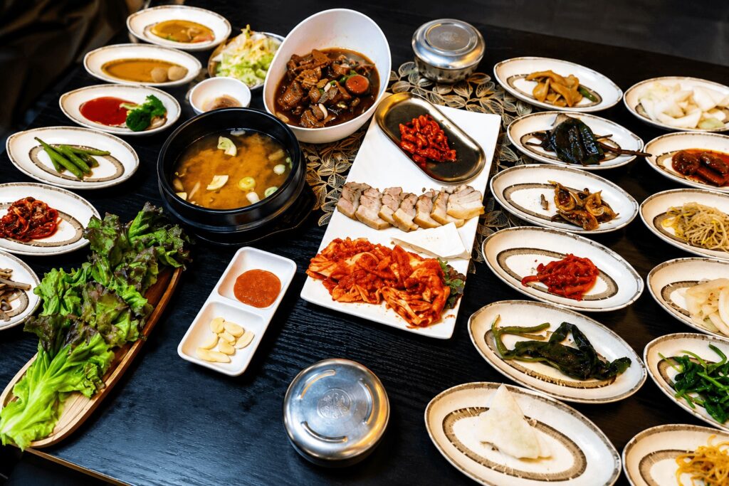 Traditional Korean set meal at Hansangcharim Bapsang near Dongdaemun with bossam, soup, and side dishes.
