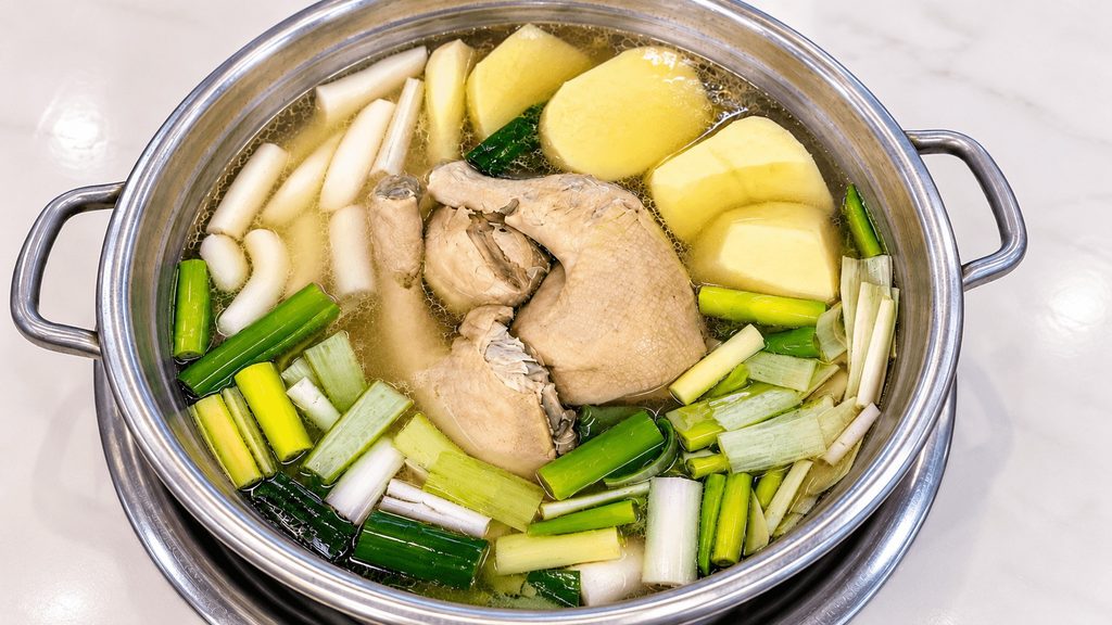 Chicken drumstick in clear dakhanmari broth with green onions